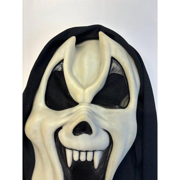 Easter Unlimited Inc Scream‎ Vampire Mask - Picture 3 of 6